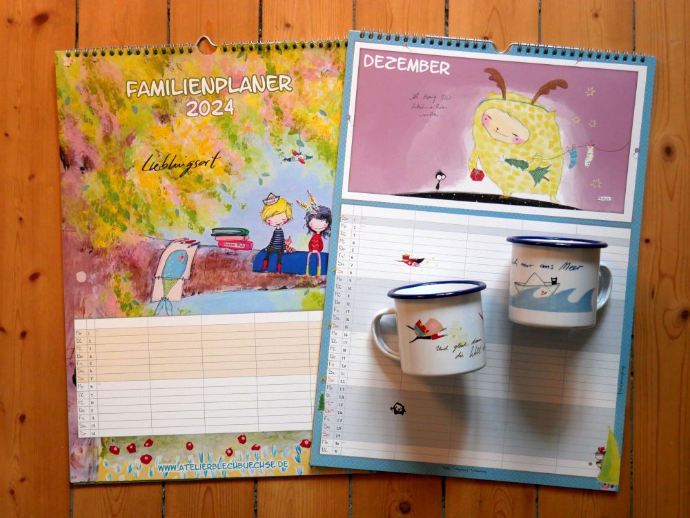Kalender und Tasse aus dem Atelier Blechbüchse