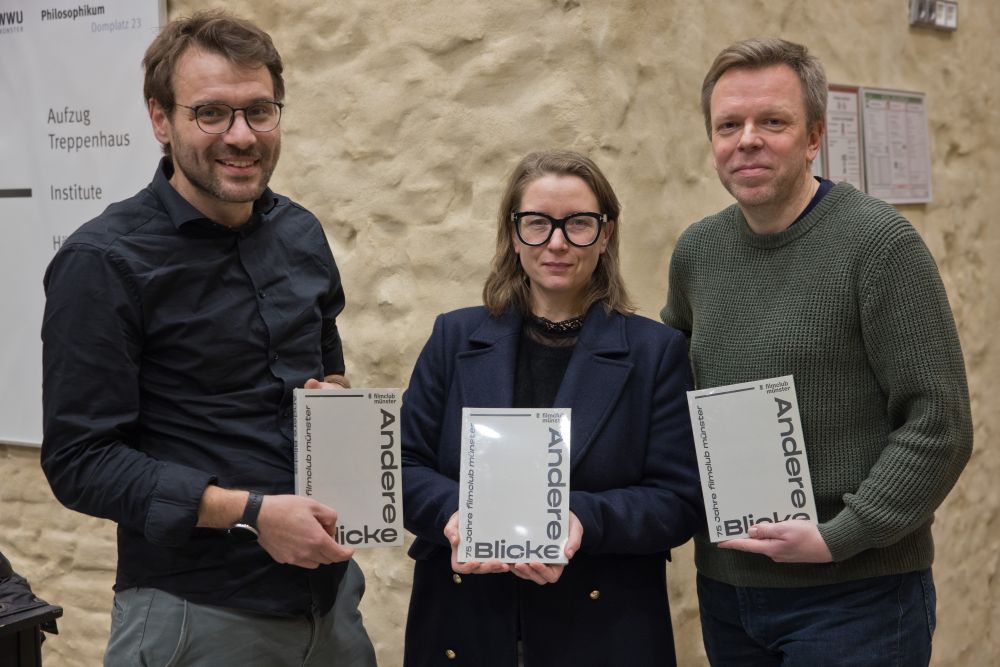 Daniel Huhn, Carmen Strzelecki und Carsten Happe (v-L.) bei der Präsentation des Jubiläumsbuches (Foto: Ralf Emmerich)